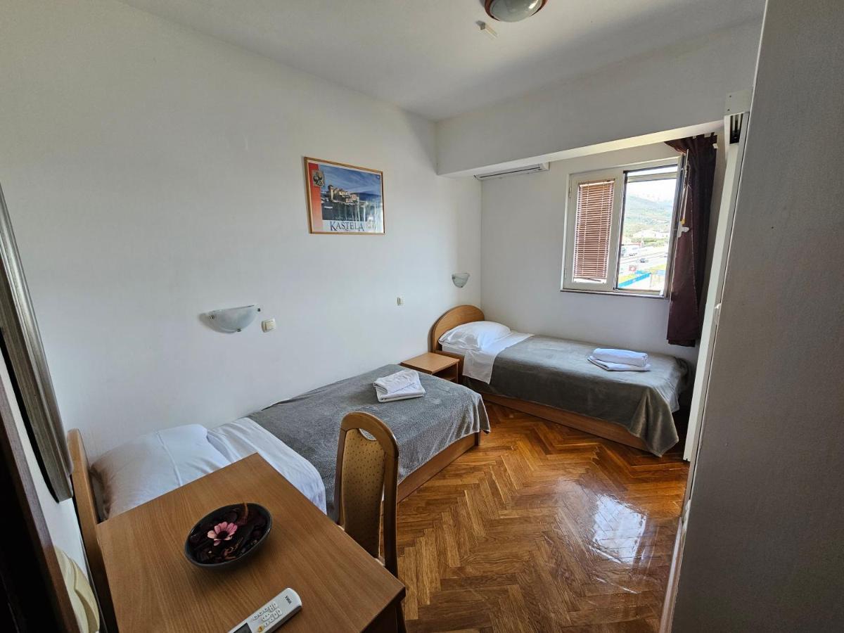 Guest House Mamut Kaštela Extérieur photo