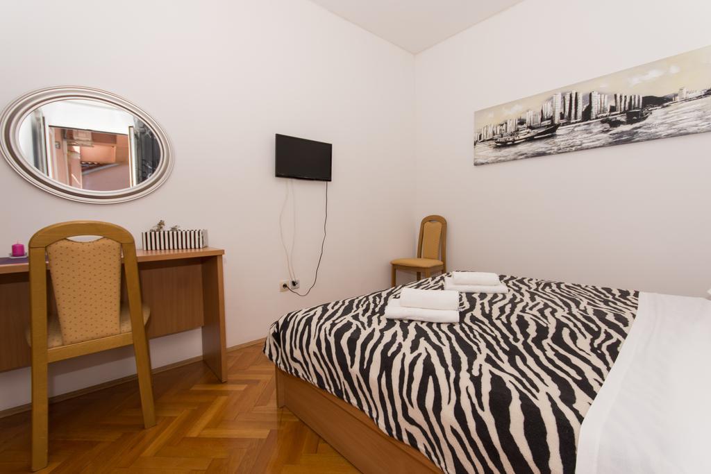 Guest House Mamut Kaštela Extérieur photo