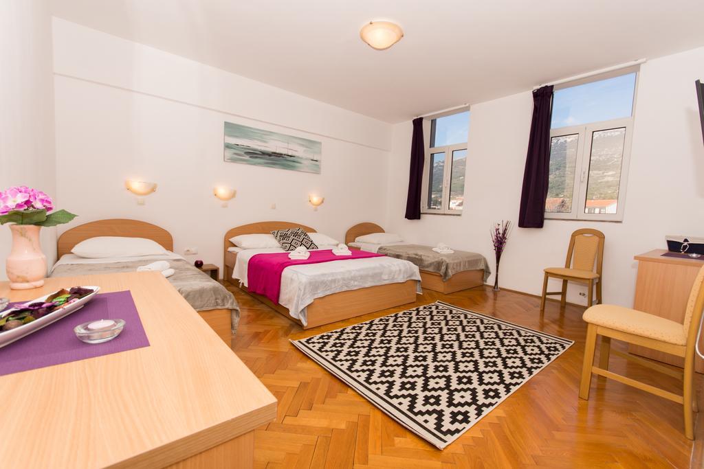 Guest House Mamut Kaštela Extérieur photo