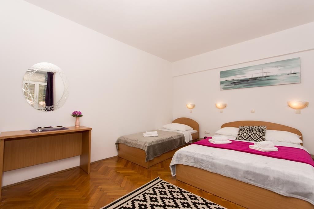 Guest House Mamut Kaštela Extérieur photo