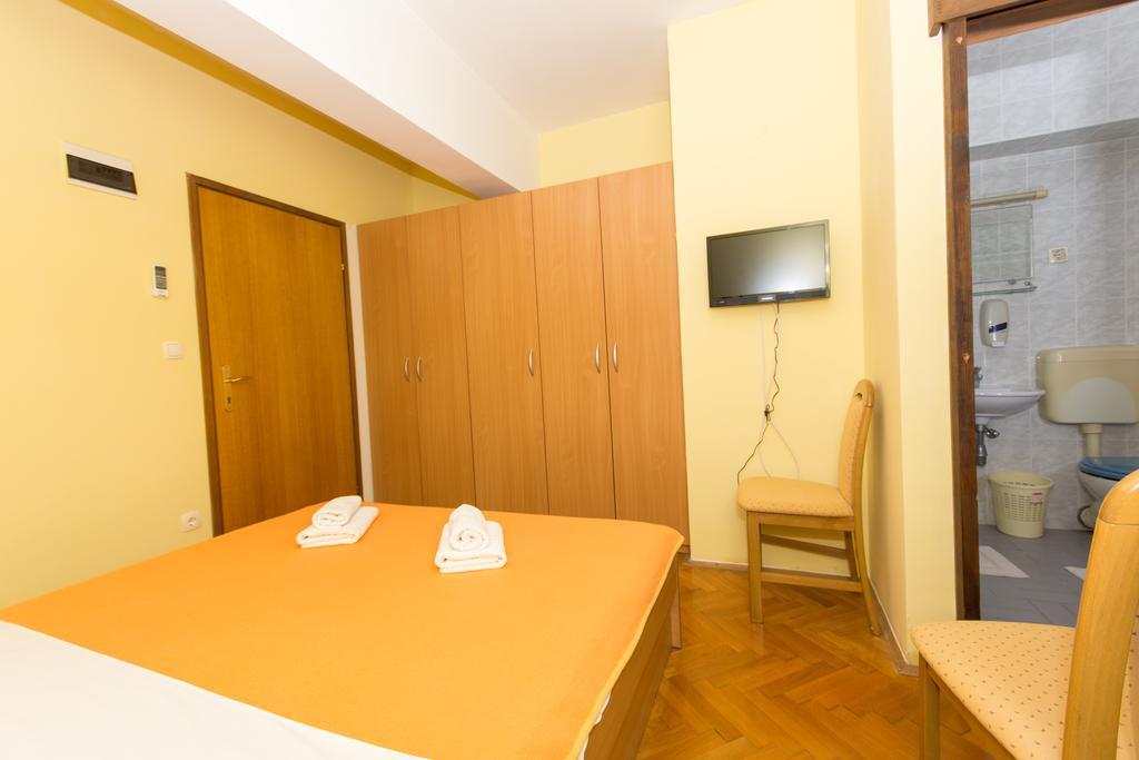 Guest House Mamut Kaštela Extérieur photo