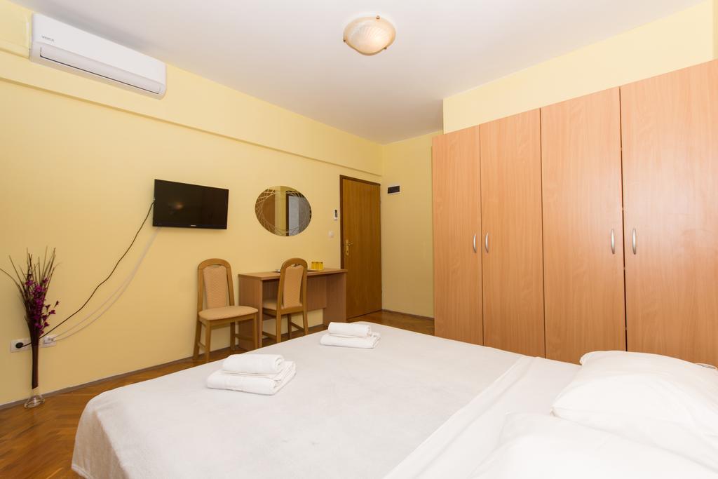 Guest House Mamut Kaštela Extérieur photo