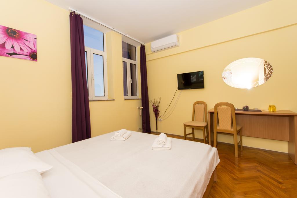 Guest House Mamut Kaštela Extérieur photo