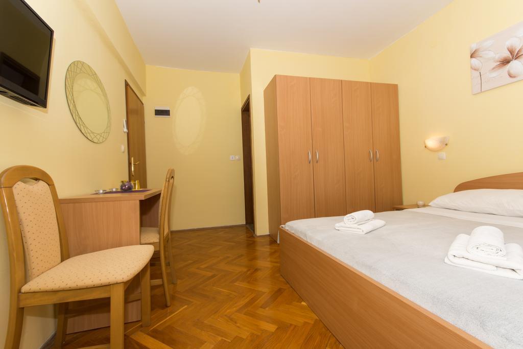 Guest House Mamut Kaštela Extérieur photo