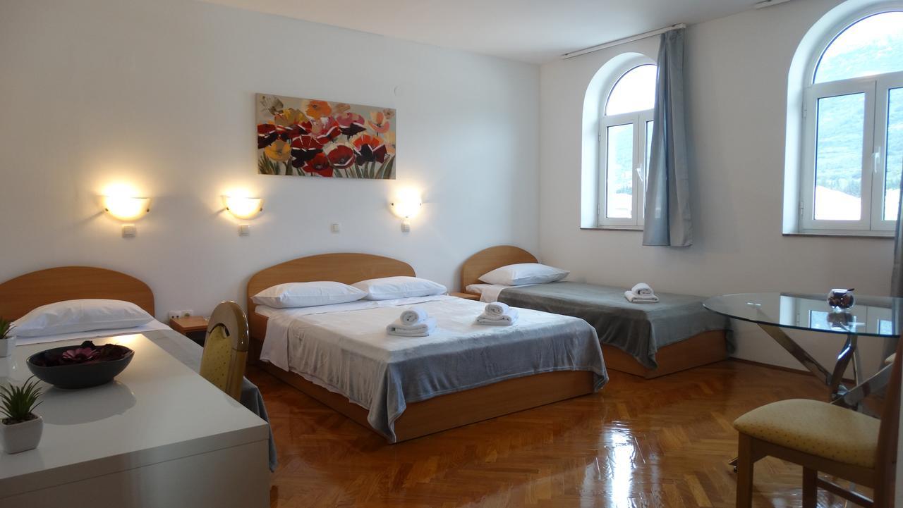 Guest House Mamut Kaštela Extérieur photo